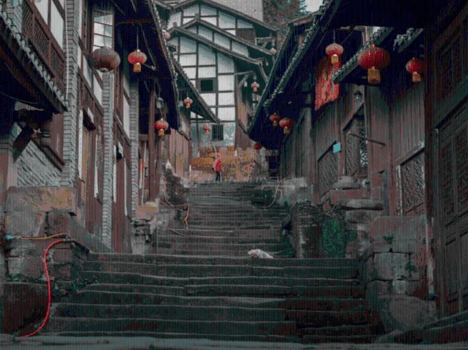 逃离残破的船只